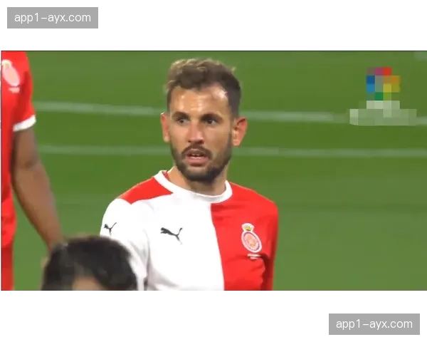 前裁判克拉滕伯格支持判罚 称阿玛德倒地若给点球很牵强 前裁判克拉滕伯格支持判罚 称阿玛德倒地若给点球很牵强